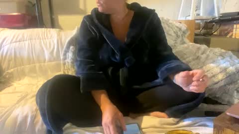 BeachyMILF online show from October 24, 4:14 pm