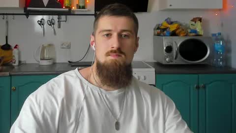 Snapshot of bearded_legend chatting on December 4, 7:23 pm Zeus online show from December 4, 7:23 pm