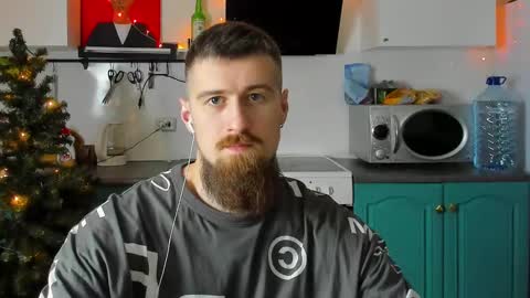 Snapshot of bearded_legend chatting on December 24, 6:06 pm Zeus online show from December 24, 6:06 pm