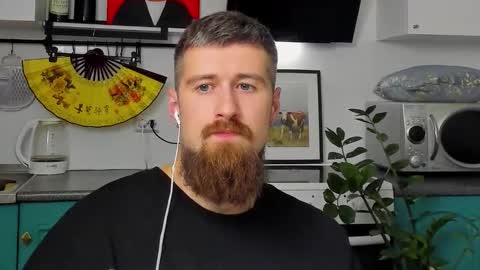 Snapshot of bearded_legend chatting on September 14, 8:41 pm Zeus online show from September 14, 8:41 pm