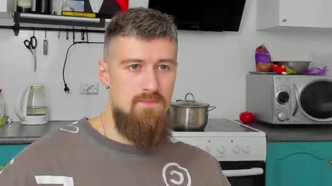 Snapshot of bearded_legend chatting on September 25, 7:34 am Zeus online show from September 25, 7:34 am