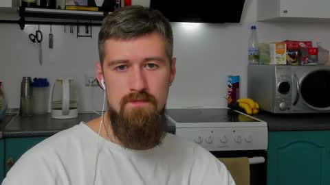 Snapshot of bearded_legend chatting on October 6, 10:40 pm Zeus online show from October 6, 10:40 pm