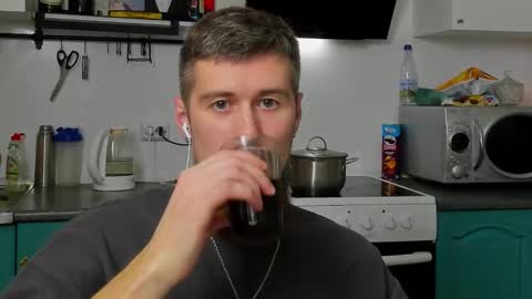 Snapshot of bearded_legend chatting on October 7, 9:34 pm Zeus online show from October 7, 9:34 pm