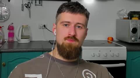 Snapshot of bearded_legend chatting on November 5, 10:54 pm Zeus online show from November 5, 10:54 pm