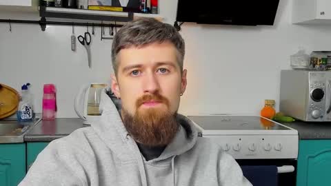 Snapshot of bearded_legend chatting on November 30, 12:25 am Zeus online show from November 30, 12:25 am