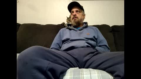 Snapshot of bearded_woodsman chatting on December 4, 4:54 am bearded_woodsman online show from December 4, 4:54 am