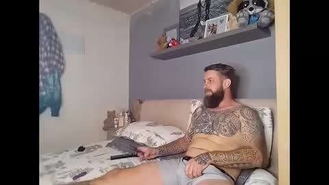 beardedtattedguy online show from September 17, 8:27 am