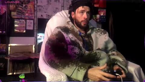 Snapshot of beastbxy chatting on December 16, 6:32 am beast bxy online show from December 16, 6:32 am