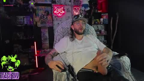 Snapshot of beastbxy chatting on February 28, 7:15 am beast bxy online show from February 28, 7:15 am