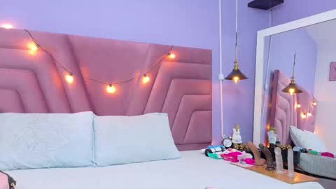 Shalom  online show from December 4, 8:28 pm