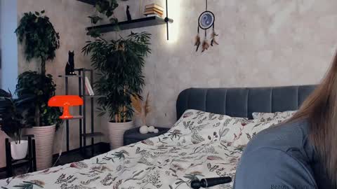 Nicole online show from February 3, 7:18 am