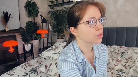 Nicole online show from February 6, 4:25 pm