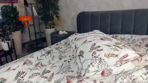 Nicole online show from February 16, 1:27 pm