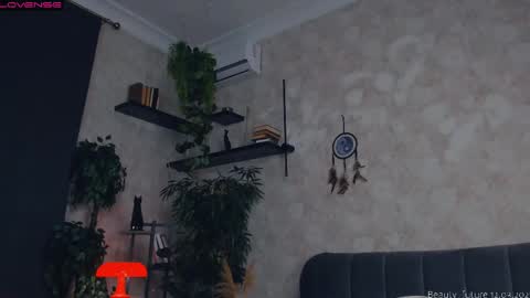 Nicole online show from March 12, 1:40 pm