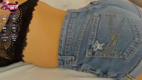 Snapshot of beautyari_ chatting on February 25, 3:27 pm Ariana Reyes online show from February 25, 3:27 pm