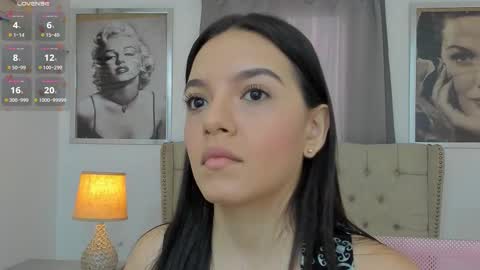 Snapshot of beautyari_ chatting on October 2, 12:23 pm Ariana Reyes online show from October 2, 12:23 pm