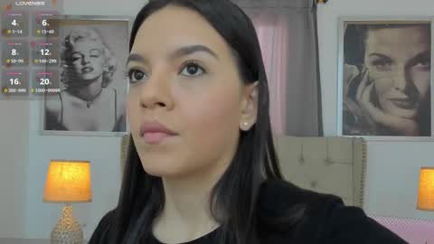 Snapshot of beautyari_ chatting on October 8, 12:25 pm Ariana Reyes online show from October 8, 12:25 pm