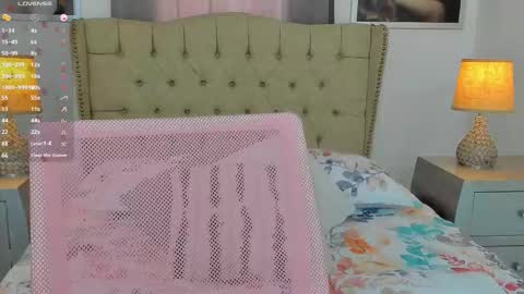 Snapshot of beautyari_ chatting on November 13, 2:38 pm Ariana Reyes online show from November 13, 2:38 pm