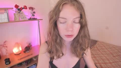 Snapshot of beautyeliise chatting on October 7, 9:06 am Eliise online show from October 7, 9:06 am