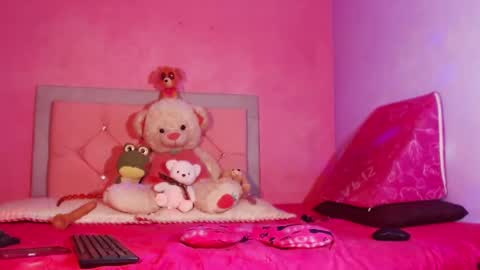 Snapshot of beautyqueen__ chatting on January 17, 9:06 pm BeautyMaffe online show from January 17, 9:06 pm