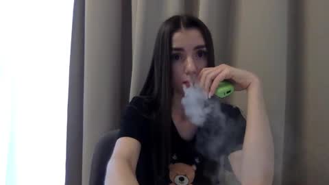 Snapshot of becca_heart chatting on February 6, 1:43 pm becca heart online show from February 6, 1:43 pm