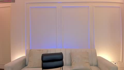 Am Becca online show from April 4, 12:02 pm