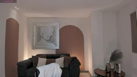 Am Becca online show from April 8, 12:16 pm