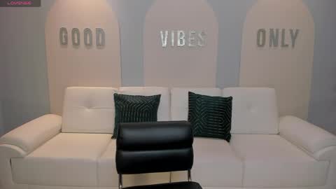 Am Becca online show from April 17, 11:57 am