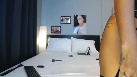 Snapshot of beebeethai chatting on November 25, 2:00 am Bee if you ever see the girl who can take 12 inch all the way inside the ass try me online show from November 25, 2:00 am