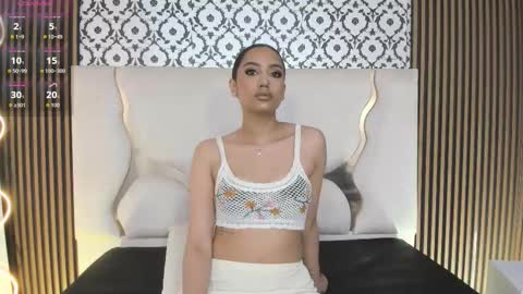 BELLA online show from October 21, 1:12 pm