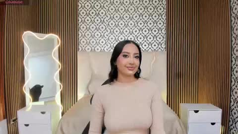 BELLA online show from November 15, 3:08 pm