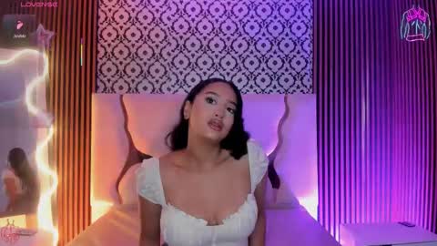 BELLA online show from February 4, 12:00 pm