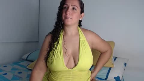 Snapshot of bela_hadid05 chatting on October 14, 12:22 am hadid online show from October 14, 12:22 am