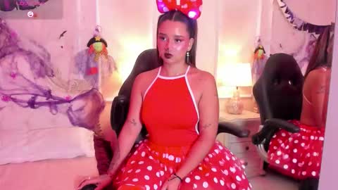 Snapshot of belajones chatting on October 31, 4:13 am Bela online show from October 31, 4:13 am