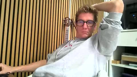 Snapshot of belami_france chatting on October 3, 11:29 am SexFriendFrance online show from October 3, 11:29 am