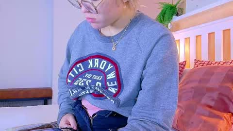 Snapshot of belamiller chatting on October 1, 11:27 am BELA online show from October 1, 11:27 am