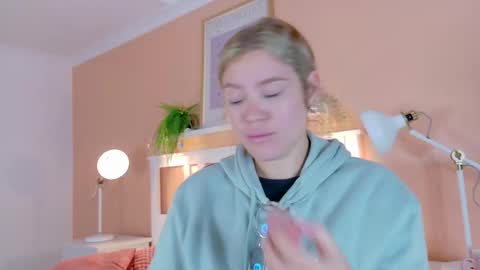 Snapshot of belamiller chatting on October 6, 11:40 am BELA online show from October 6, 11:40 am