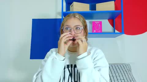 Snapshot of belamiller chatting on October 13, 11:54 am BELA online show from October 13, 11:54 am