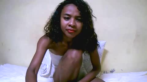 bella193999 online show from December 5, 12:44 pm