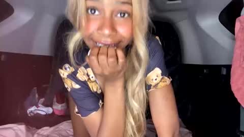 Snapshot of bella19sua chatting on November 2, 2:36 am bella19sua online show from November 2, 2:36 am