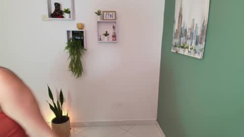 Snapshot of bella_99x chatting on December 17, 2:33 pm Bel 3 online show from December 17, 2:33 pm