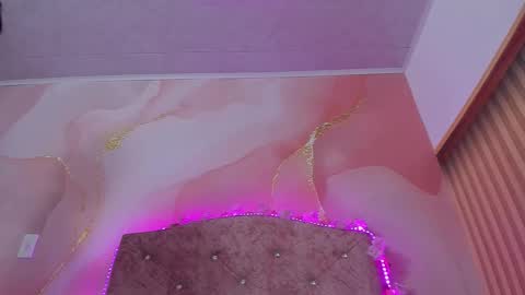 Melanie  online show from December 5, 10:35 am