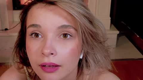 Snapshot of bella_alita chatting on January 10, 2:57 am lita online show from January 10, 2:57 am