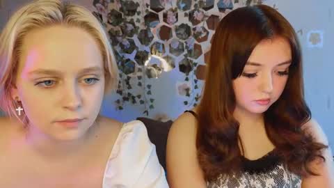 Snapshot of bella_and_alice chatting on September 17, 1:13 pm bella_and_alice online show from September 17, 1:13 pm