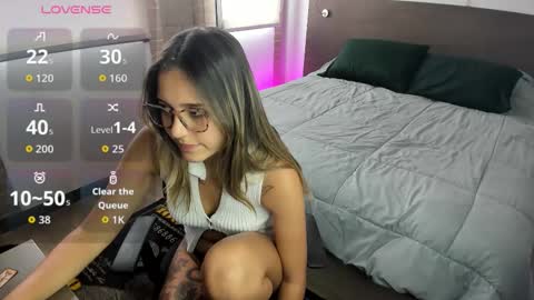 bella_blue_ online show from October 15, 6:30 pm