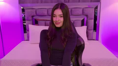 Snapshot of bella_clark2 chatting on November 5, 4:34 am Bella online show from November 5, 4:34 am