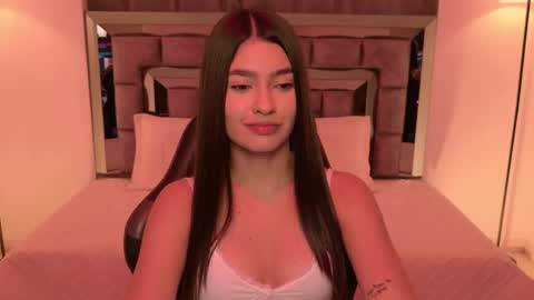 Snapshot of bella_clark2 chatting on December 17, 2:06 am Bella online show from December 17, 2:06 am