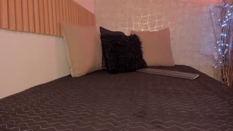 Dessi  online show from January 4, 3:17 pm