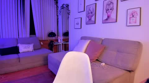 Snapshot of bella_es chatting on September 10, 11:27 pm Onlyfans isa bella 23 online show from September 10, 11:27 pm