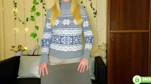 Snapshot of bella_hadatt chatting on February 18, 12:23 pm Bella online show from February 18, 12:23 pm